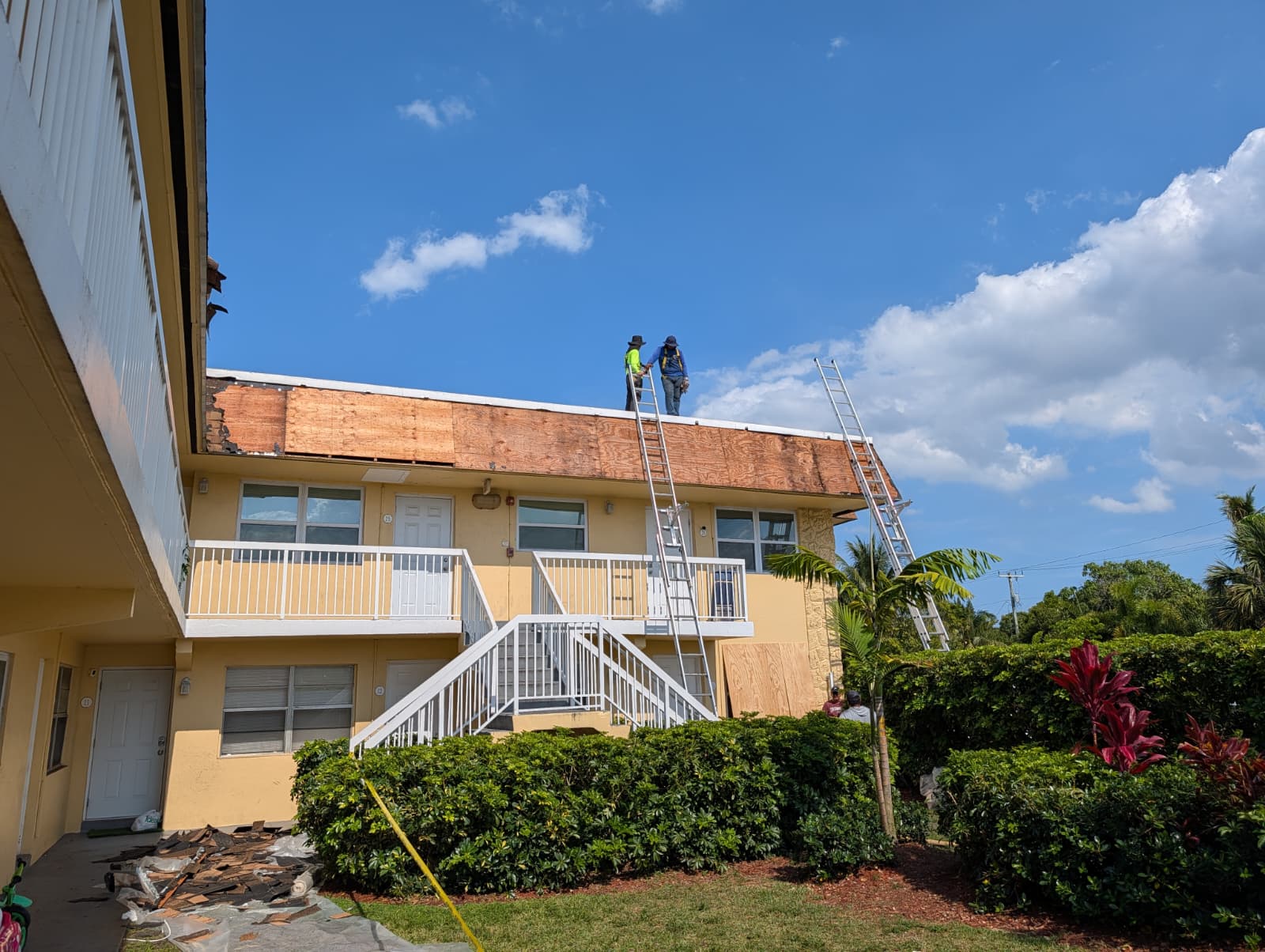 Commercial flat TPO roof installation on multi-family building in Hollywood corridor