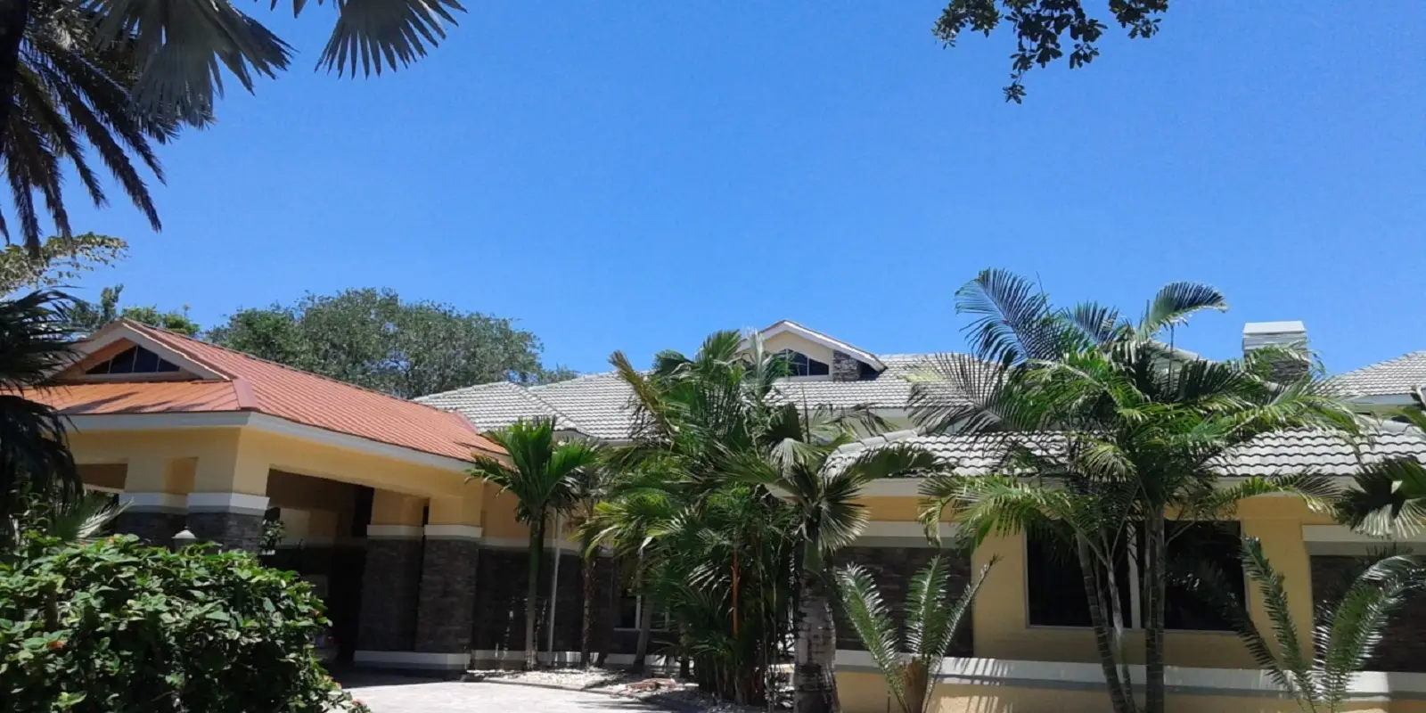 Commercial TPO flat roof replacement on retail plaza in Hollywood FL